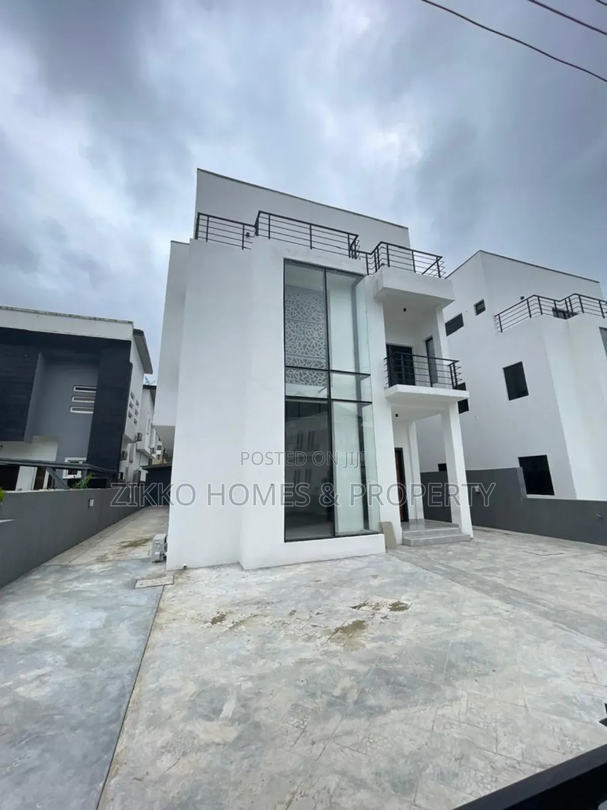 5bed Fully Detached Duplex at Ikota for Sale in Ikota