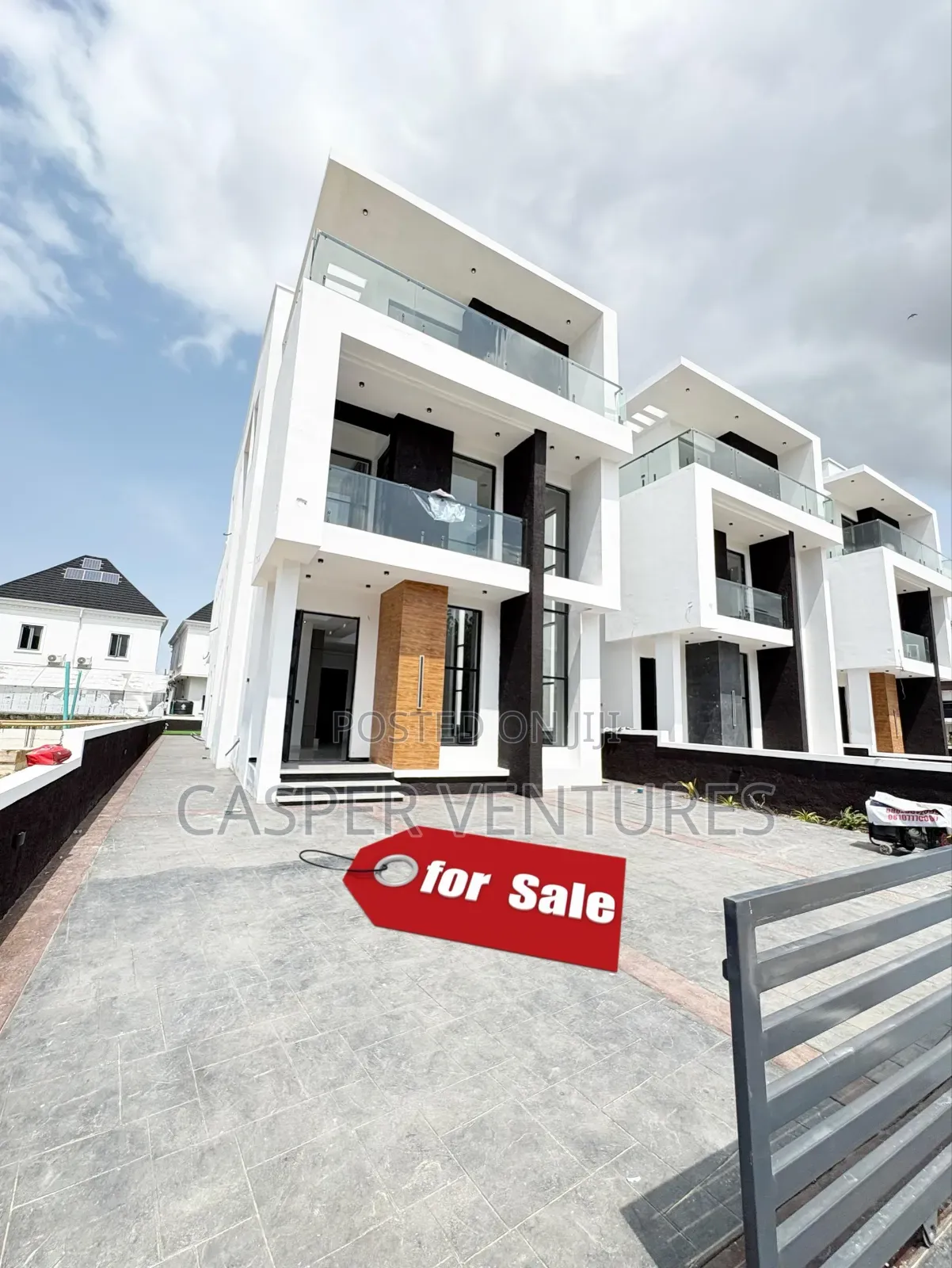 5bdrm Duplex in Lekki County, Ikota for sale in Ikota