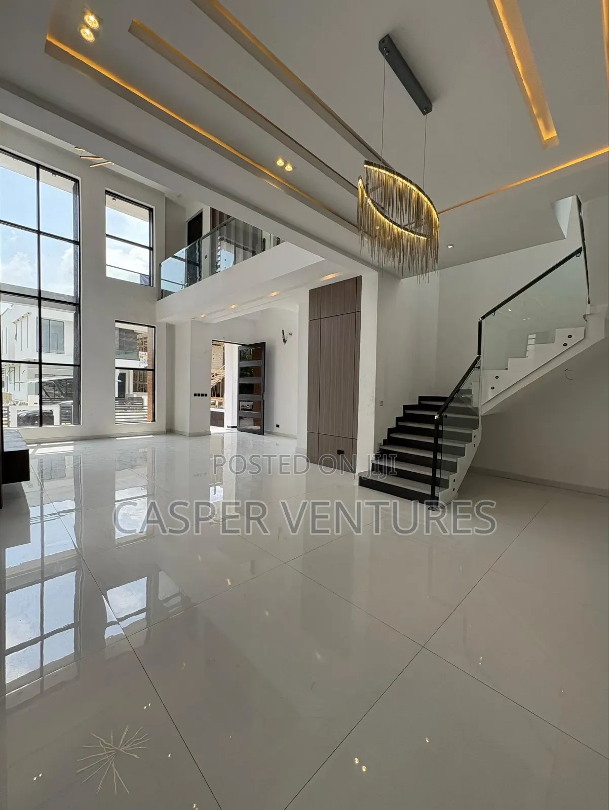 5bdrm Duplex in Lekki County, Ikota for sale in Ikota
