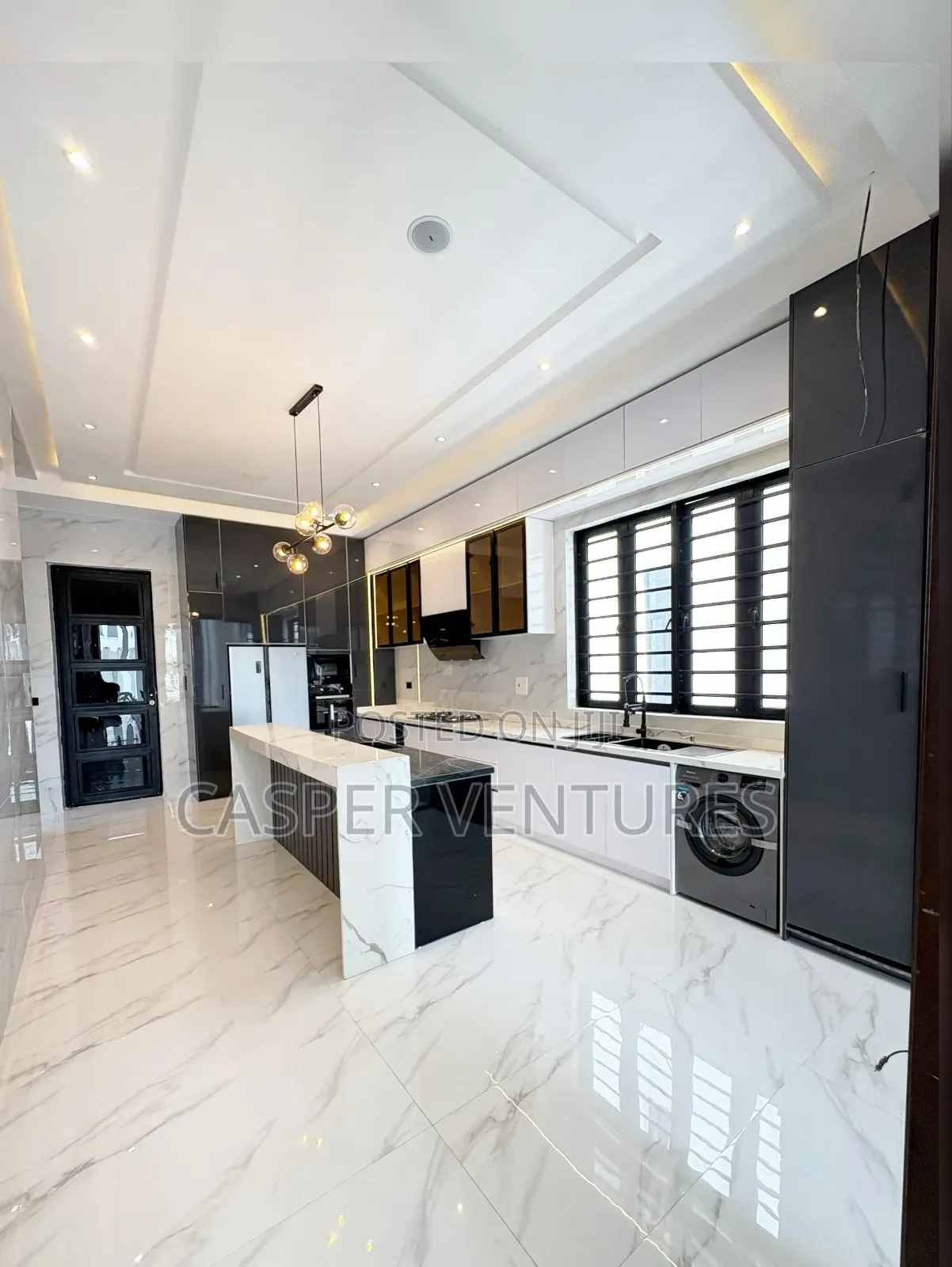 5bdrm Duplex in Lekki County, Ikota for sale in Ikota