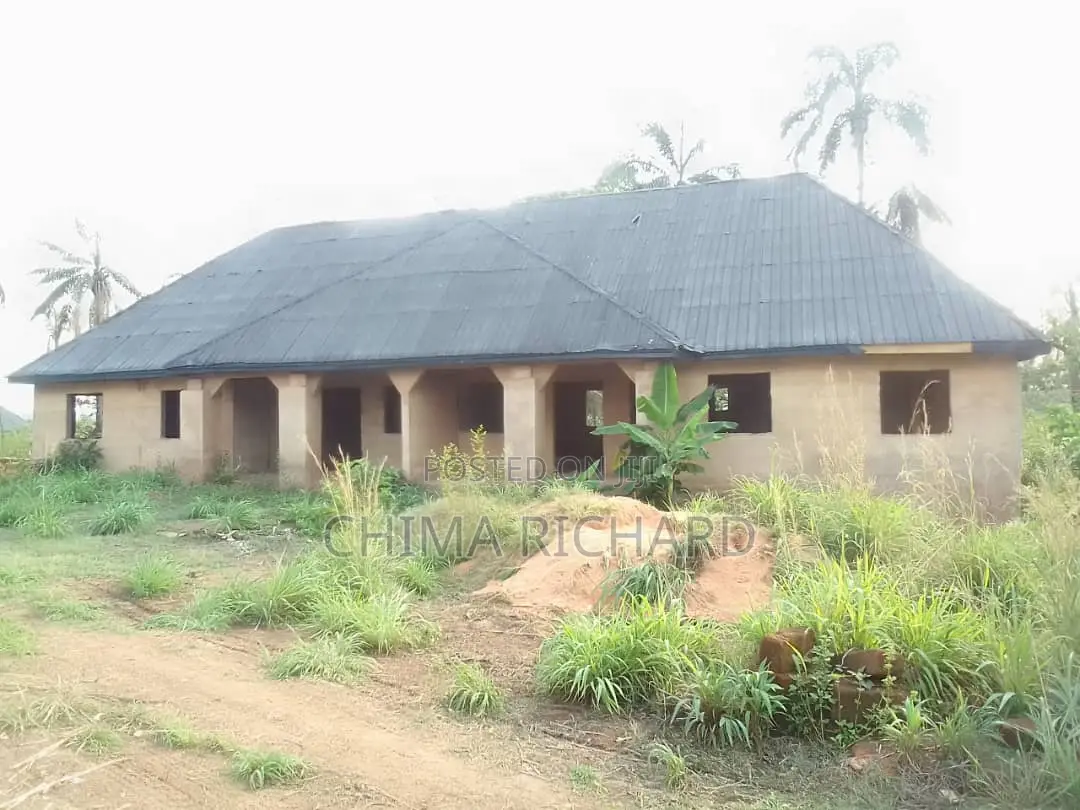 3bdrm Block Of Flats In Dallah’S Estate Oji-river For Sale in Oji-River
