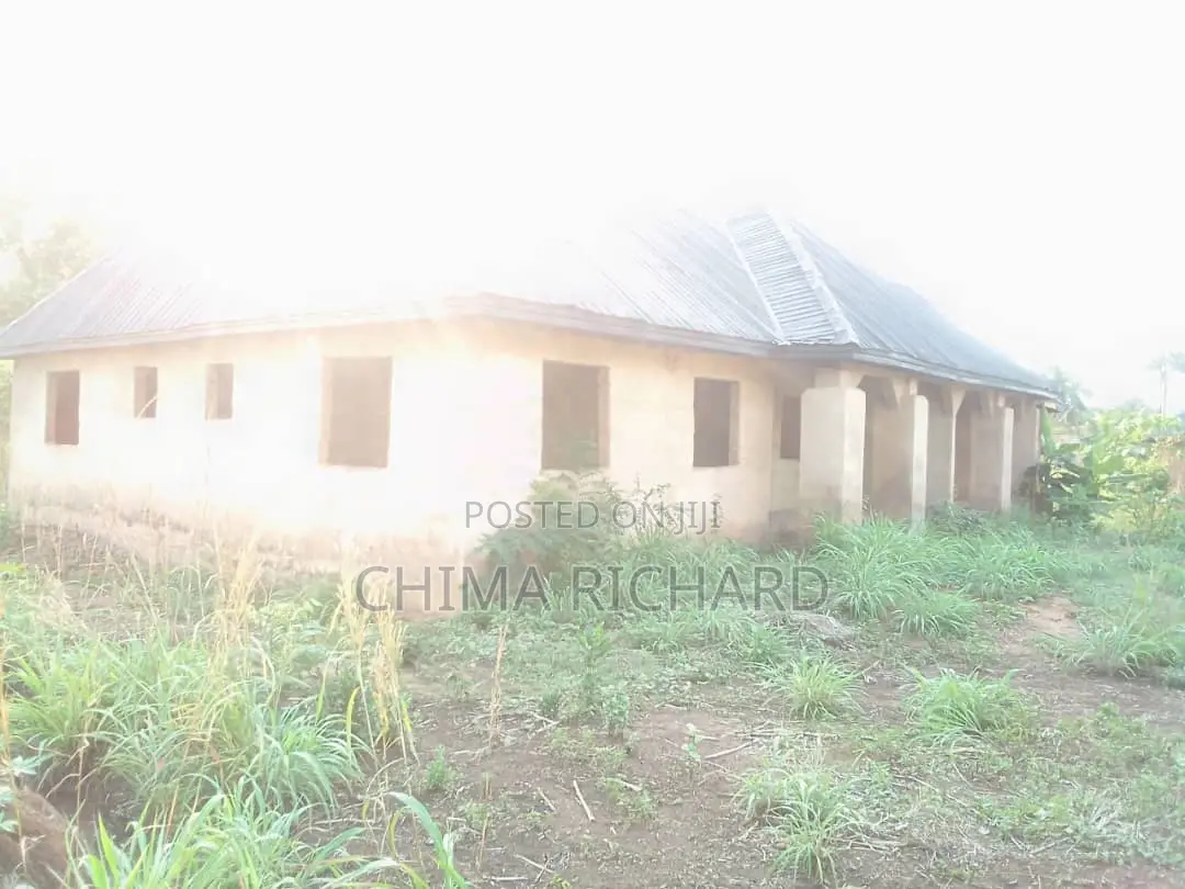 3bdrm Block Of Flats In Dallah’S Estate Oji-river For Sale in Oji-River