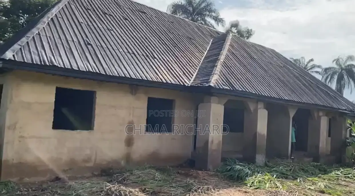 3bdrm Block Of Flats In Dallah’S Estate Oji-river For Sale in Oji-River