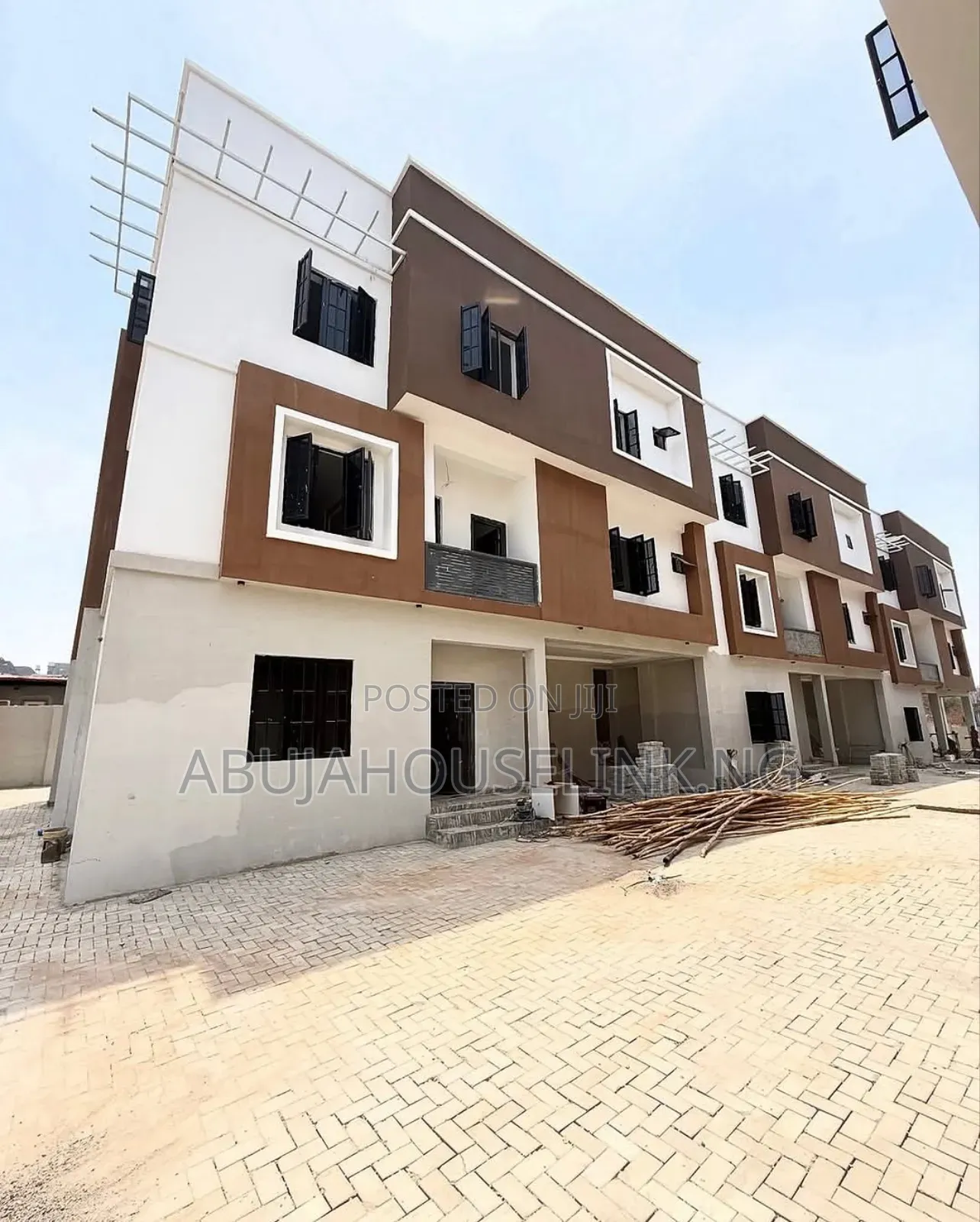 4bdrm Townhouse/Terrace In Guzape Main Abuja For Sale in Guzape District