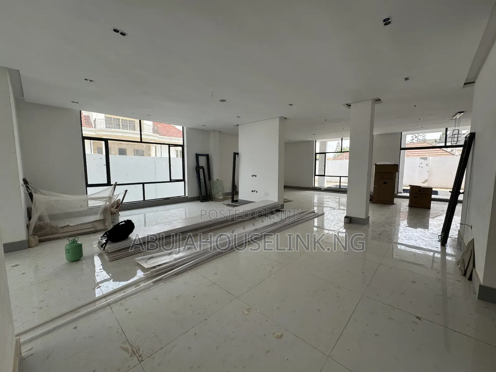 8bdrm Duplex in Asokoro Main Abuja, Guzape District for sale in Guzape District