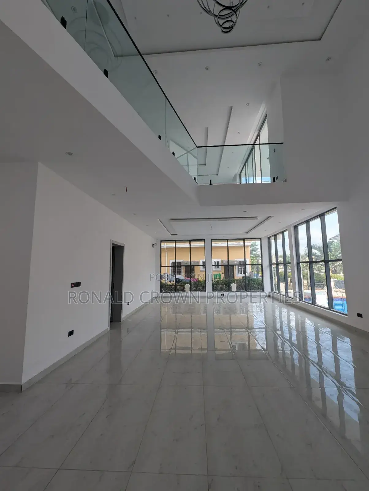 5bdrm Duplex in Chevron for sale in Chevron