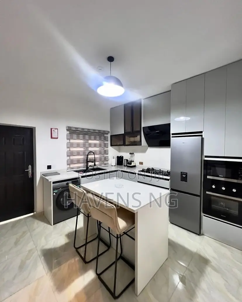Luxury 3-Bedroom Smart Apartment in Jahi