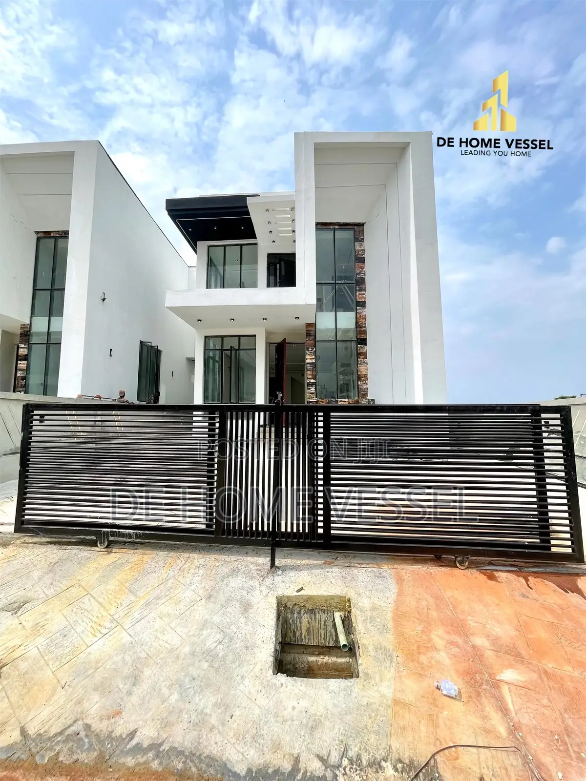 5bdrm Duplex in Chevron for sale in Chevron