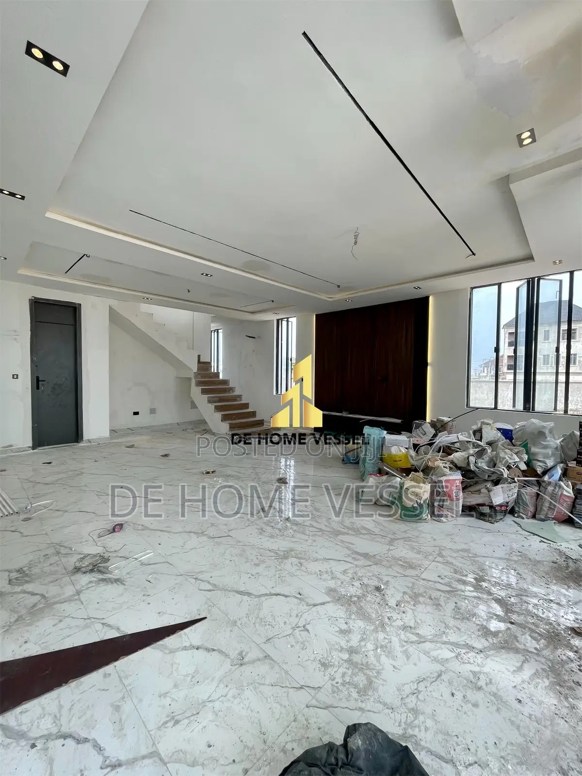 5bdrm Duplex in Chevron for sale in Chevron