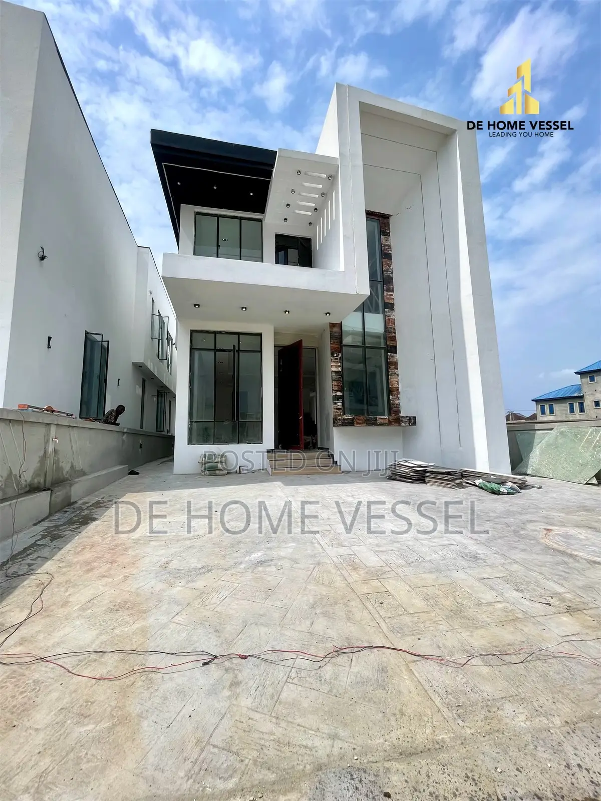 5bdrm Duplex in Chevron for sale in Chevron