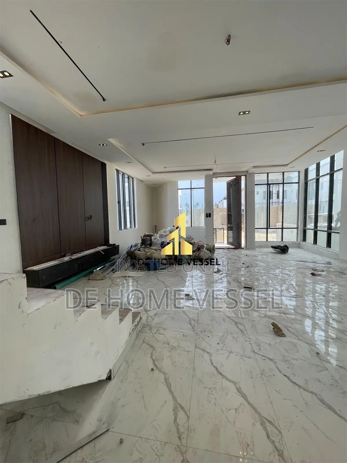 5bdrm Duplex in Chevron for sale in Chevron