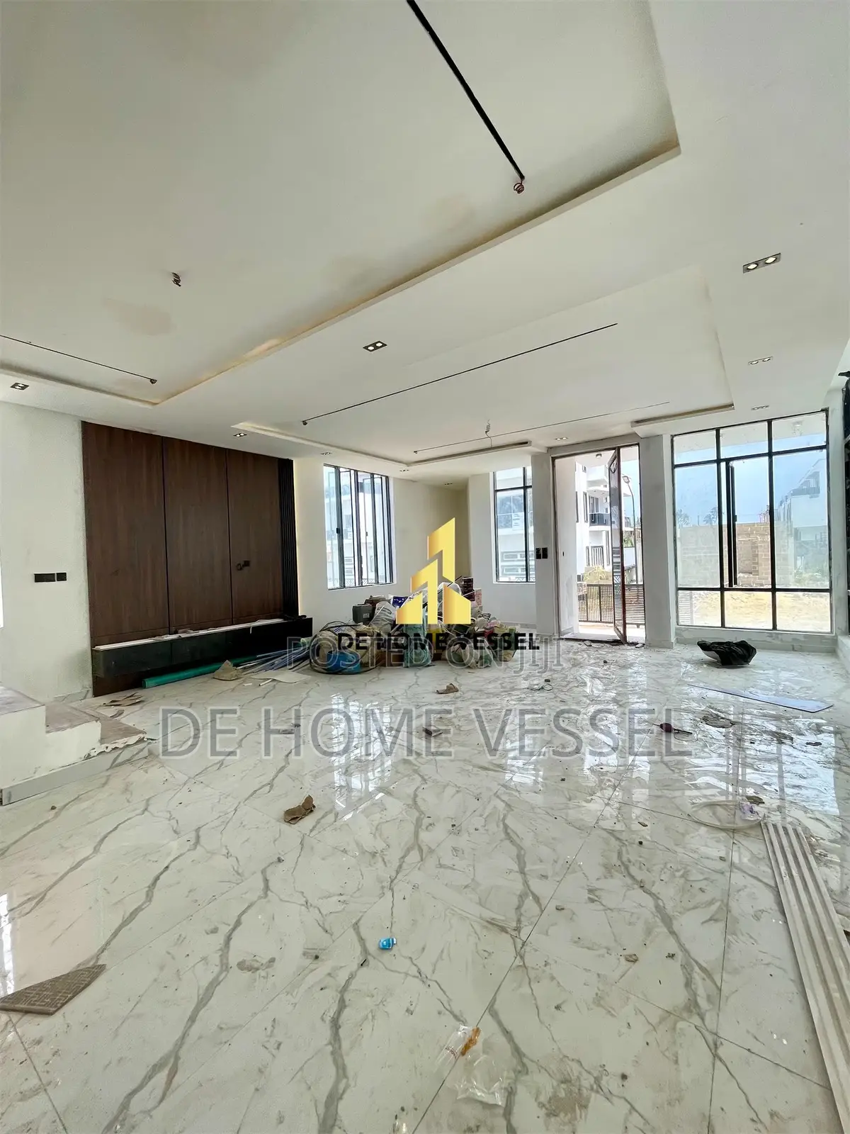 5bdrm Duplex in Chevron for sale in Chevron