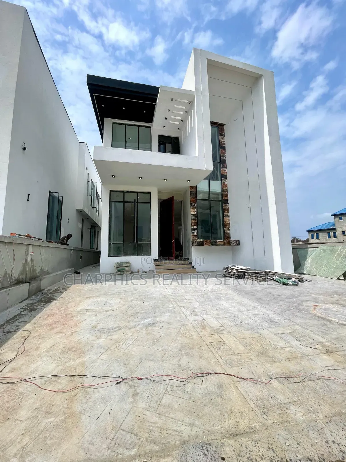 5bdrm Duplex in Chevron for sale in Chevron