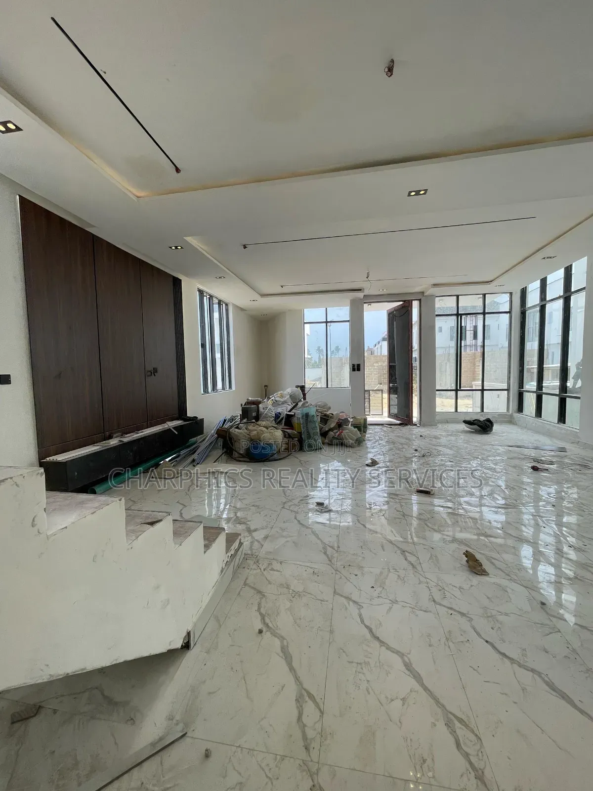 5bdrm Duplex in Chevron for sale in Chevron