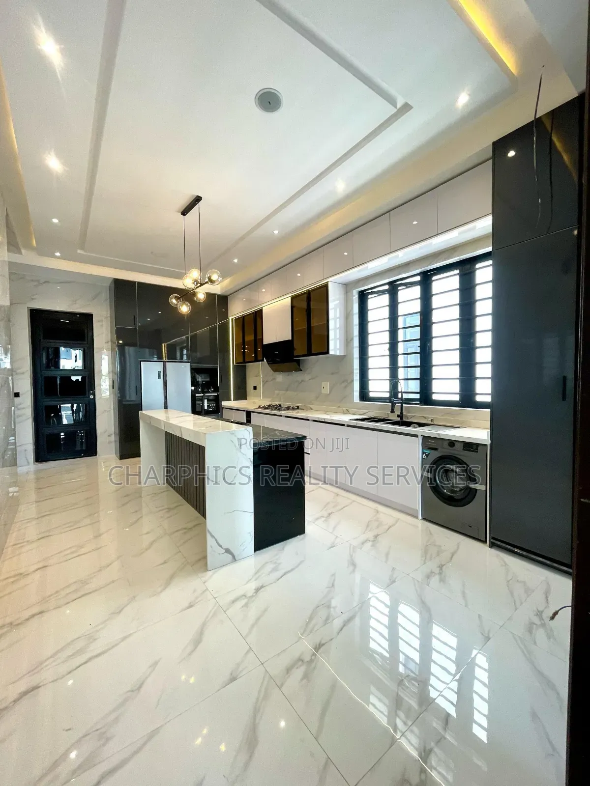 5bdrm Duplex in Lekki for sale in Lekki