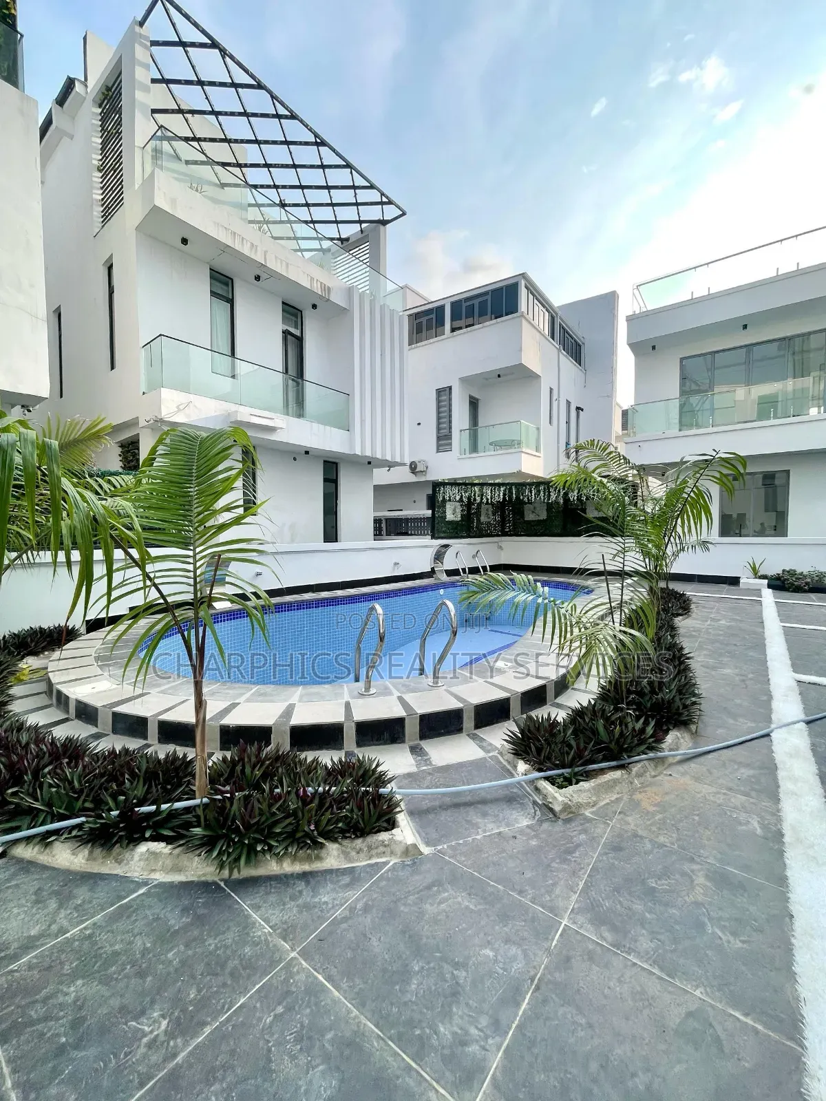 5bdrm Duplex in Osapa london for sale in Osapa london