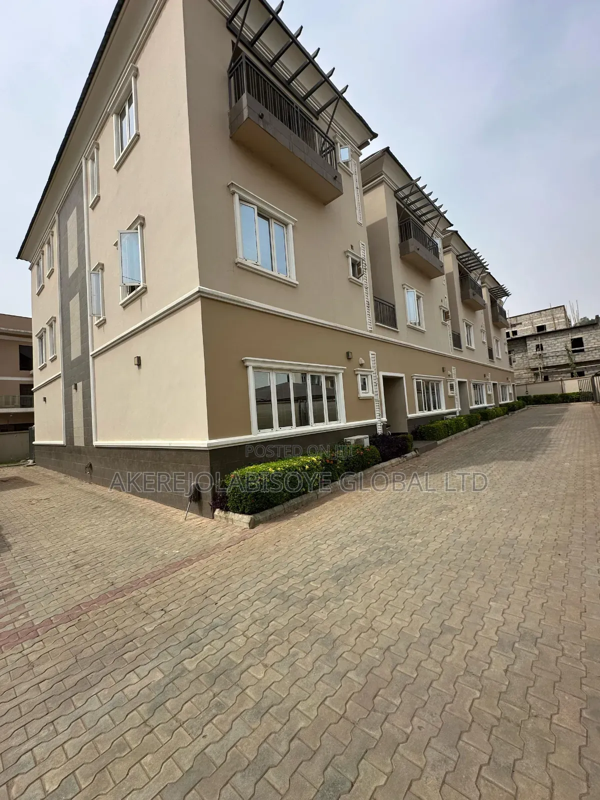 5bdrm Duplex in Main Lifecamp for rent in Life Camp