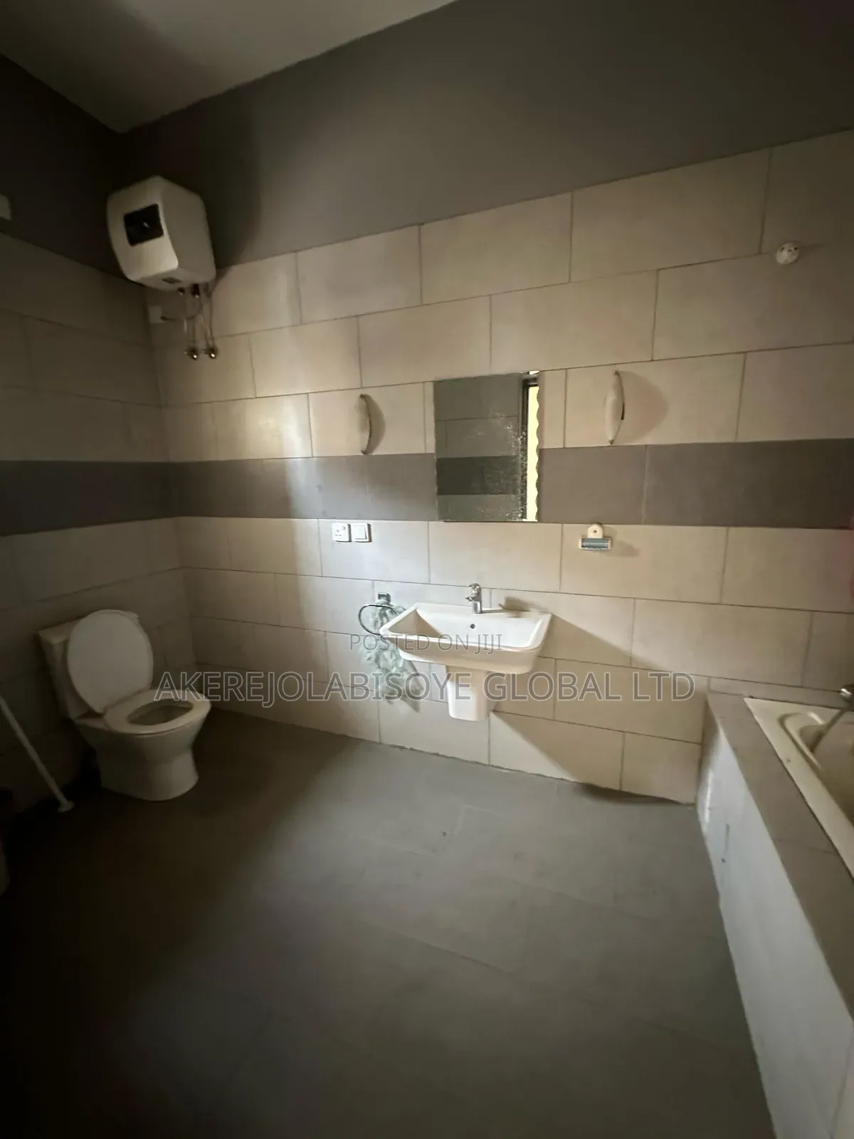 5bdrm Duplex in Main Lifecamp for rent in Life Camp