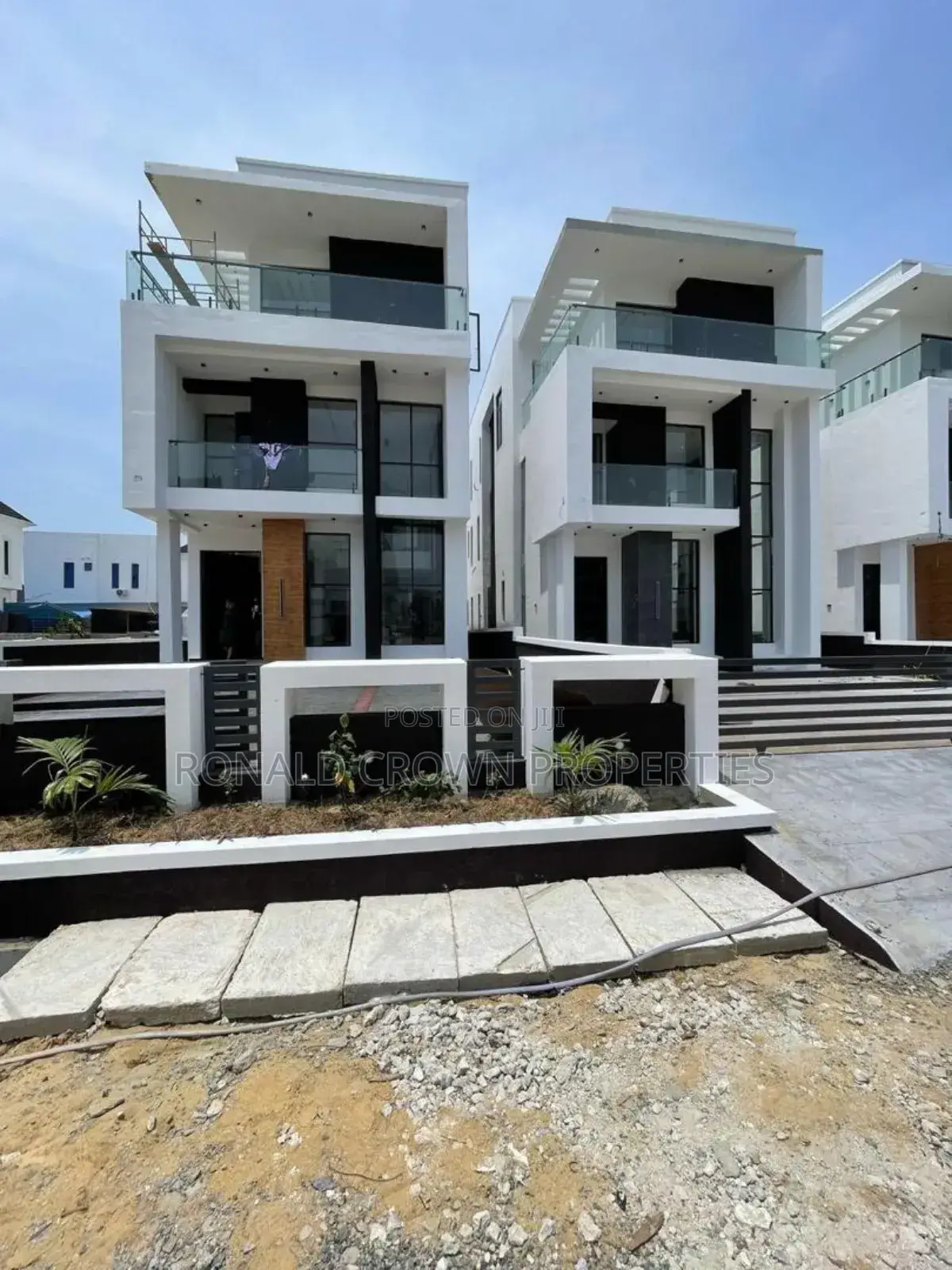 5bdrm Duplex in Ikota for sale in Ikota