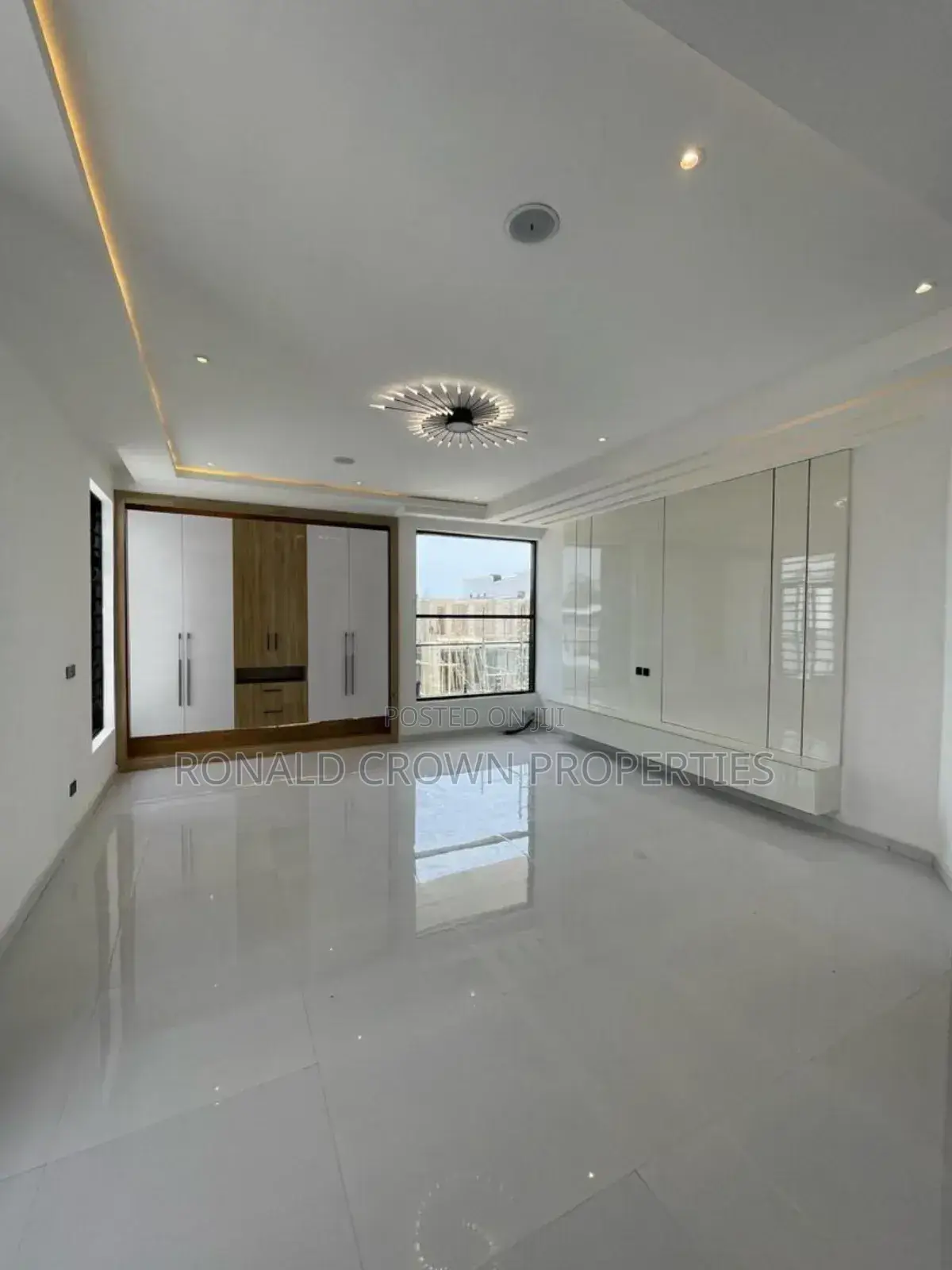 5bdrm Duplex in Ikota for sale in Ikota