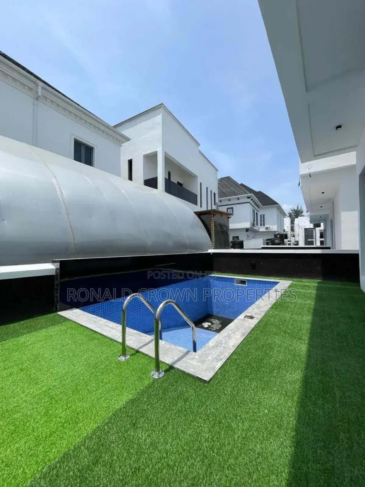 5bdrm Duplex in Ikota for sale in Ikota