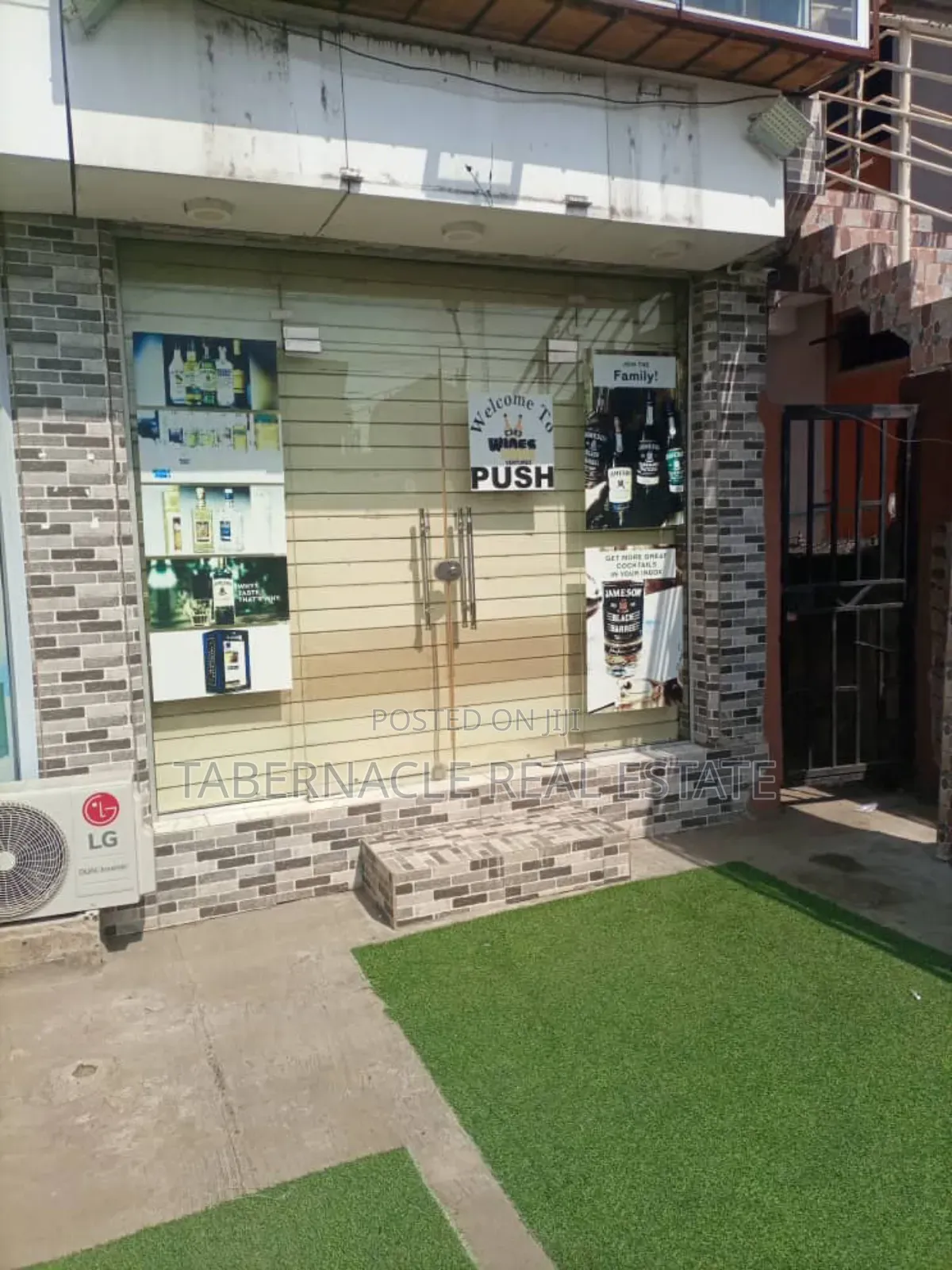 Shop to Let in Ikorodu in Ikorodu Garage