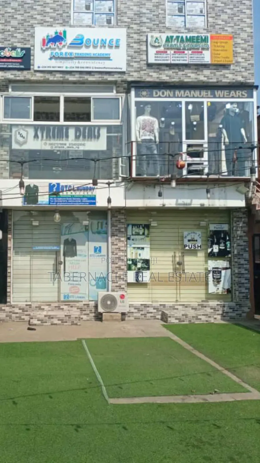 Shop to Let in Ikorodu in Ikorodu Garage