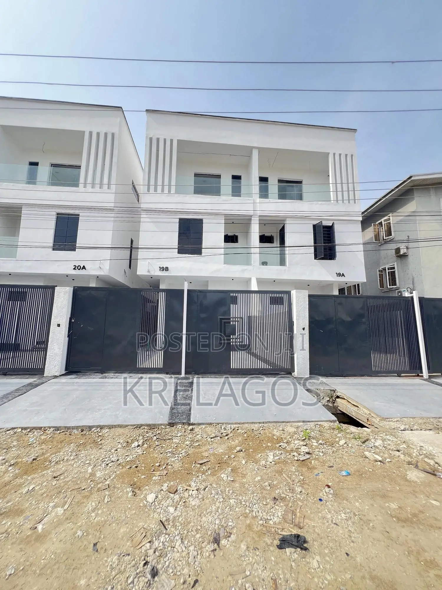 4bdrm Duplex in Idado for sale in Idado