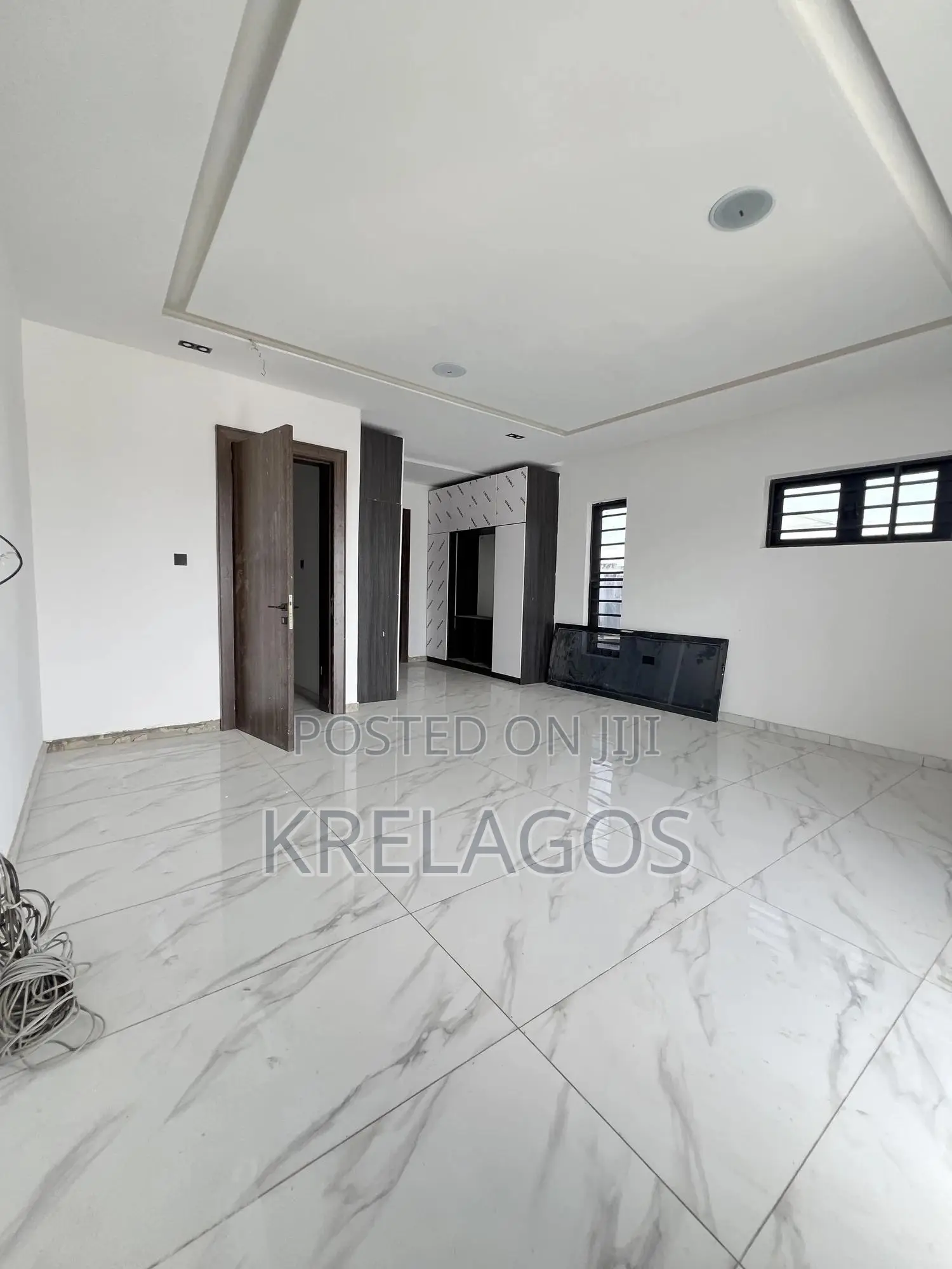 4bdrm Duplex in Idado for sale in Idado