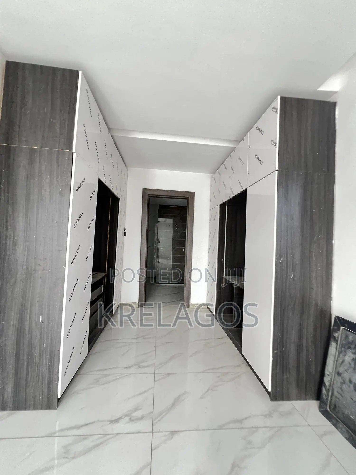 4bdrm Duplex in Idado for sale in Idado