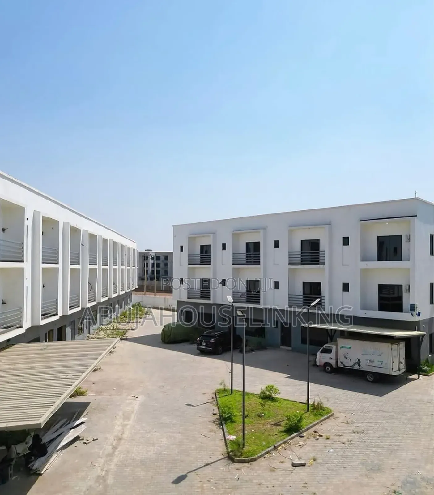4bdrm Townhouse/Terrace in Jahi by Tarred Road for Sale in Jahi