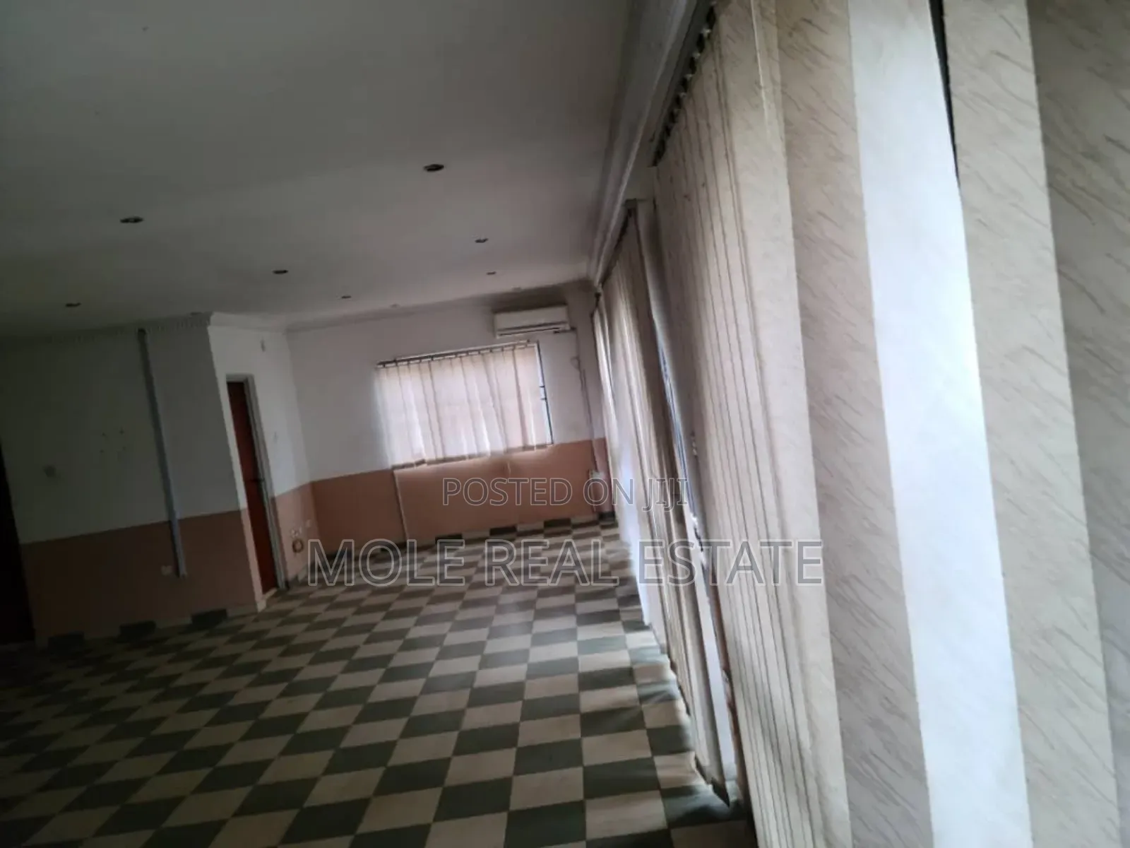 Solid 6 Unit of 2 Bedrooms in Suit Bode Thomas in Surulere