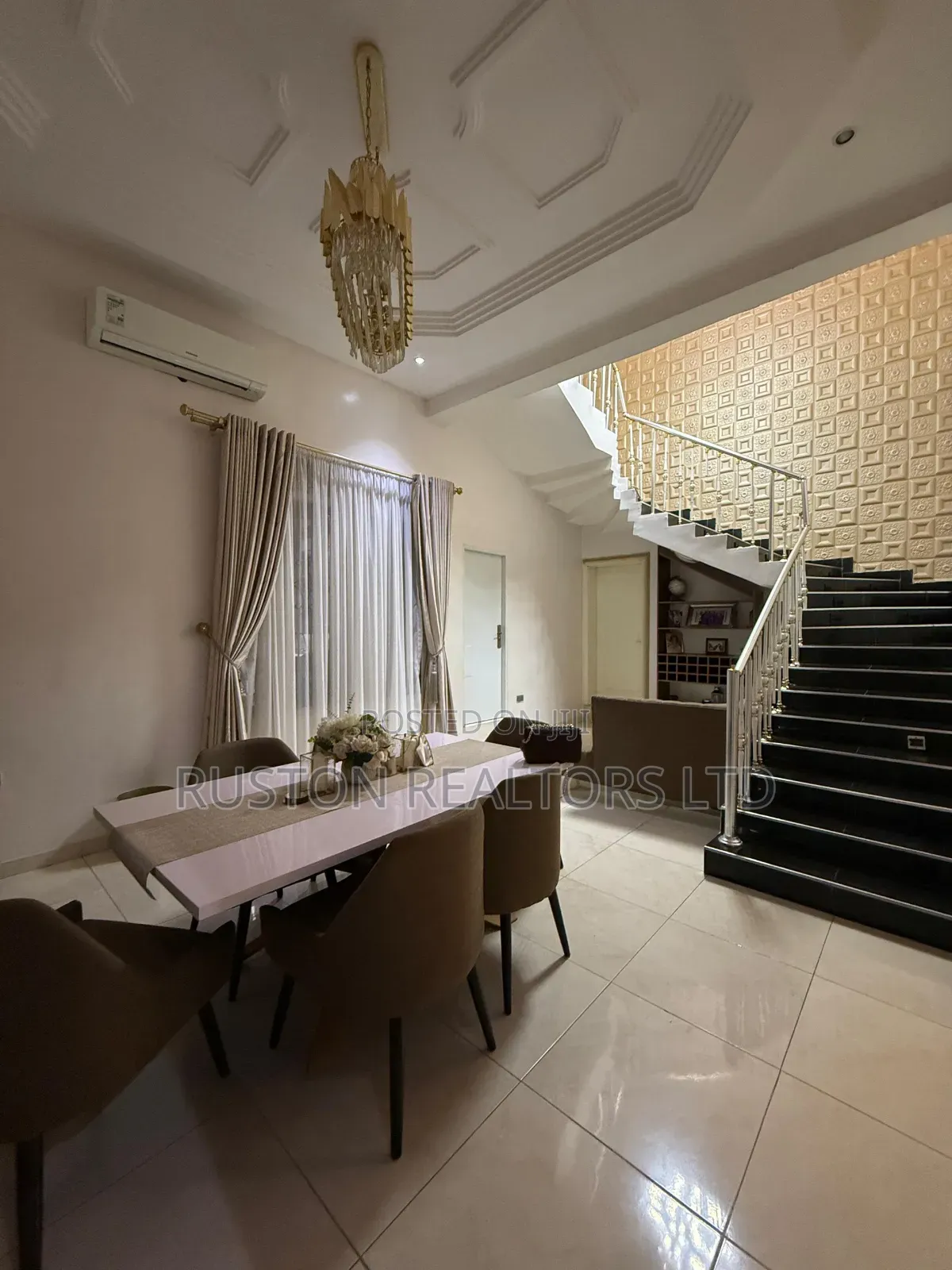 5bdrm Mansion in Samonda for sale in Samonda
