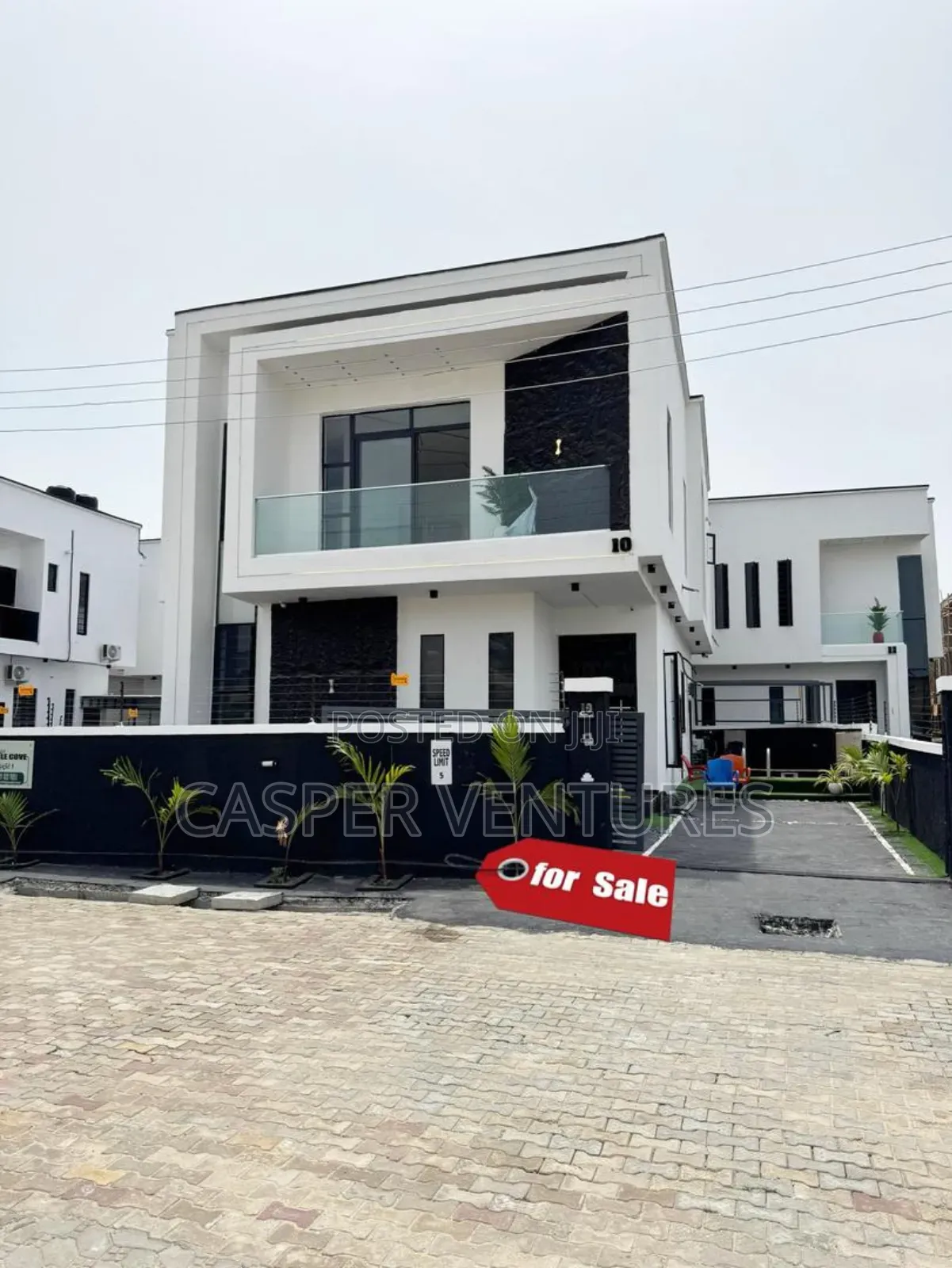 5bdrm Duplex in Villa, Ikota for sale in Ikota