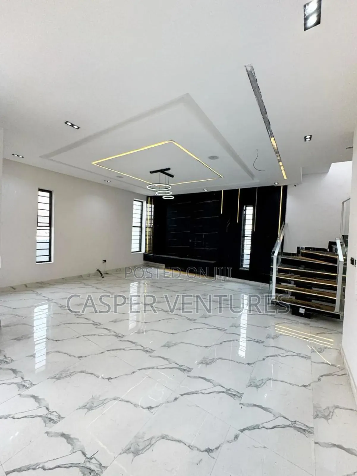 5bdrm Duplex in Villa, Ikota for sale in Ikota
