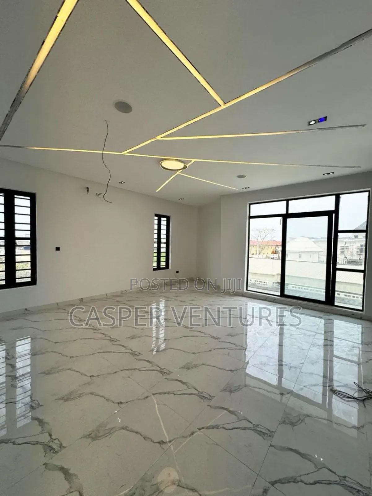 5bdrm Duplex in Villa, Ikota for sale in Ikota