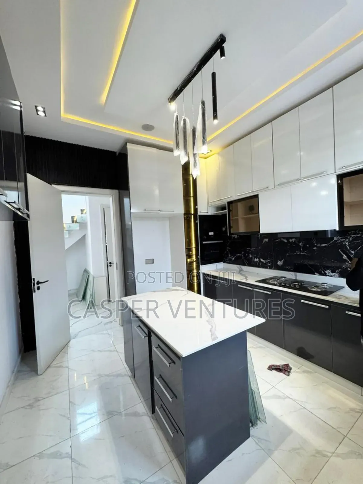 5bdrm Duplex in Villa, Ikota for sale in Ikota