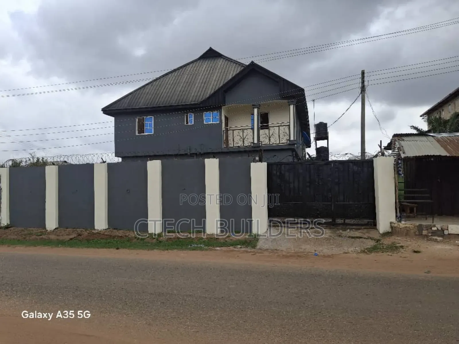 5bdrm Block of Flats in Benin City for sale in Benin City