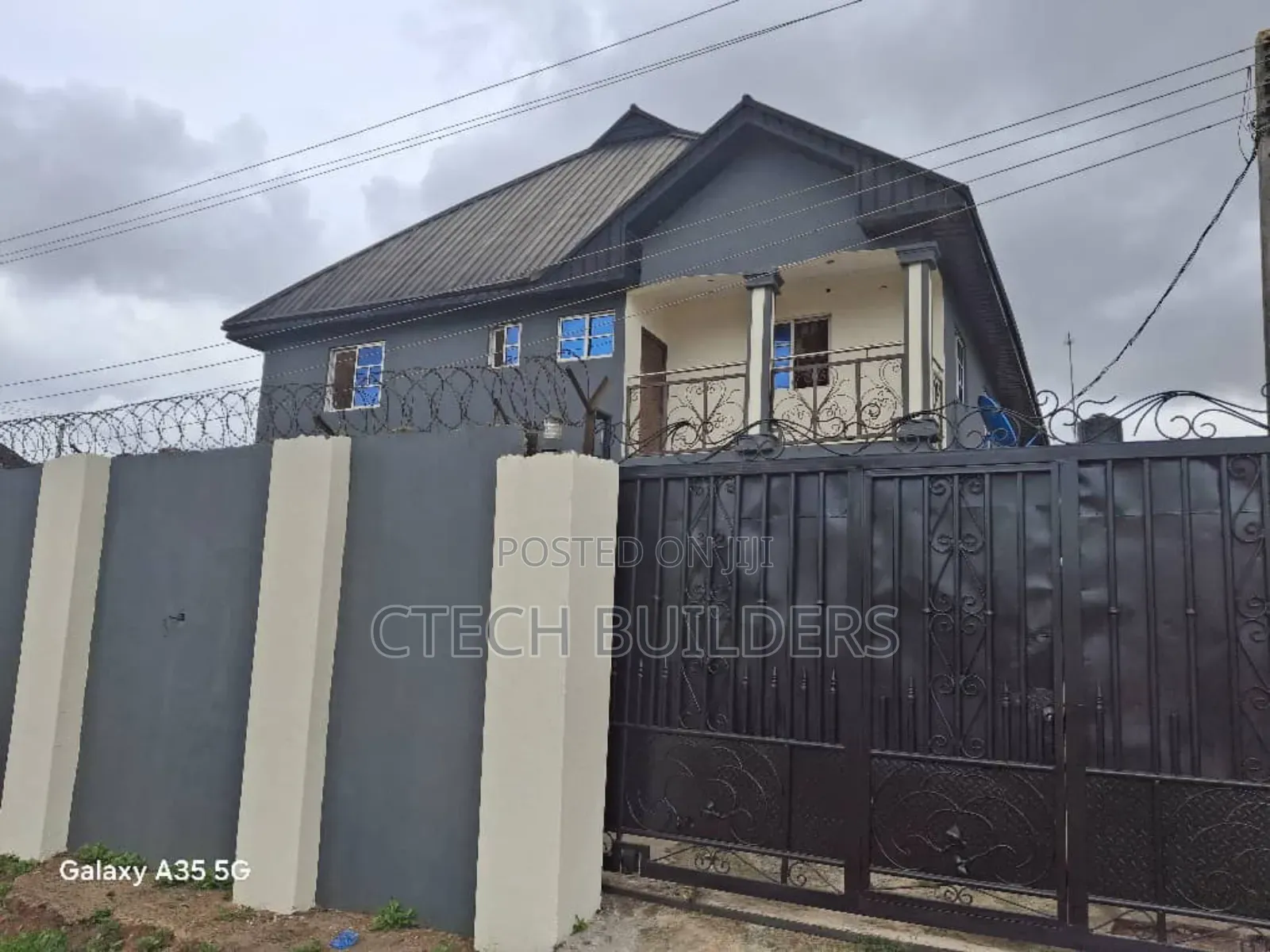 5bdrm Block of Flats in Benin City for sale in Benin City