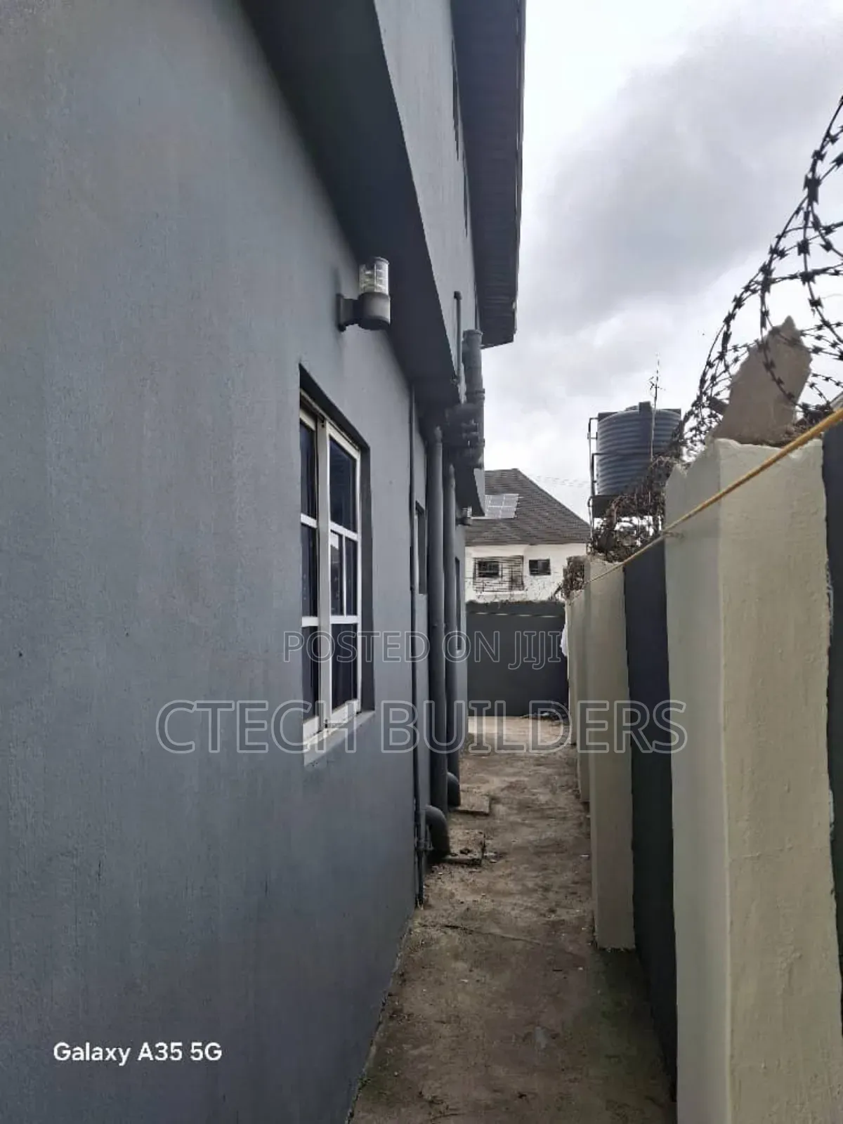 5bdrm Block of Flats in Benin City for sale in Benin City