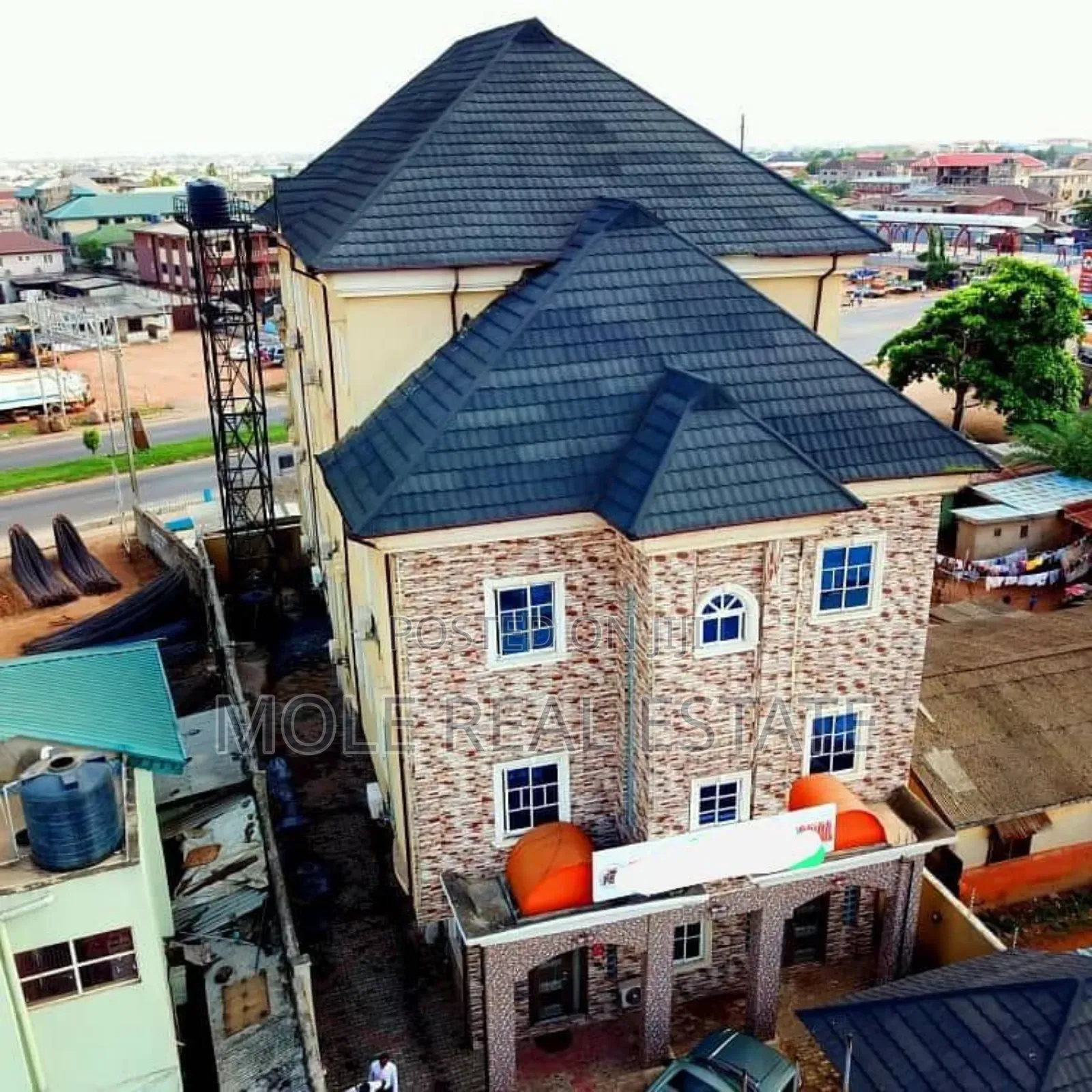 Luxery 21 Rooms Hotel 4 Sale Iguando Roi in Igando / Ikotun/Igando