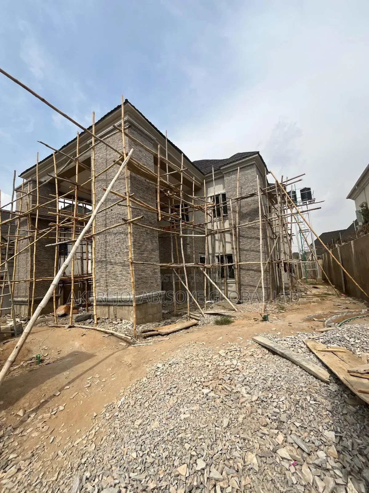 5bdrm Duplex in In An Estate for sale in Galadimawa