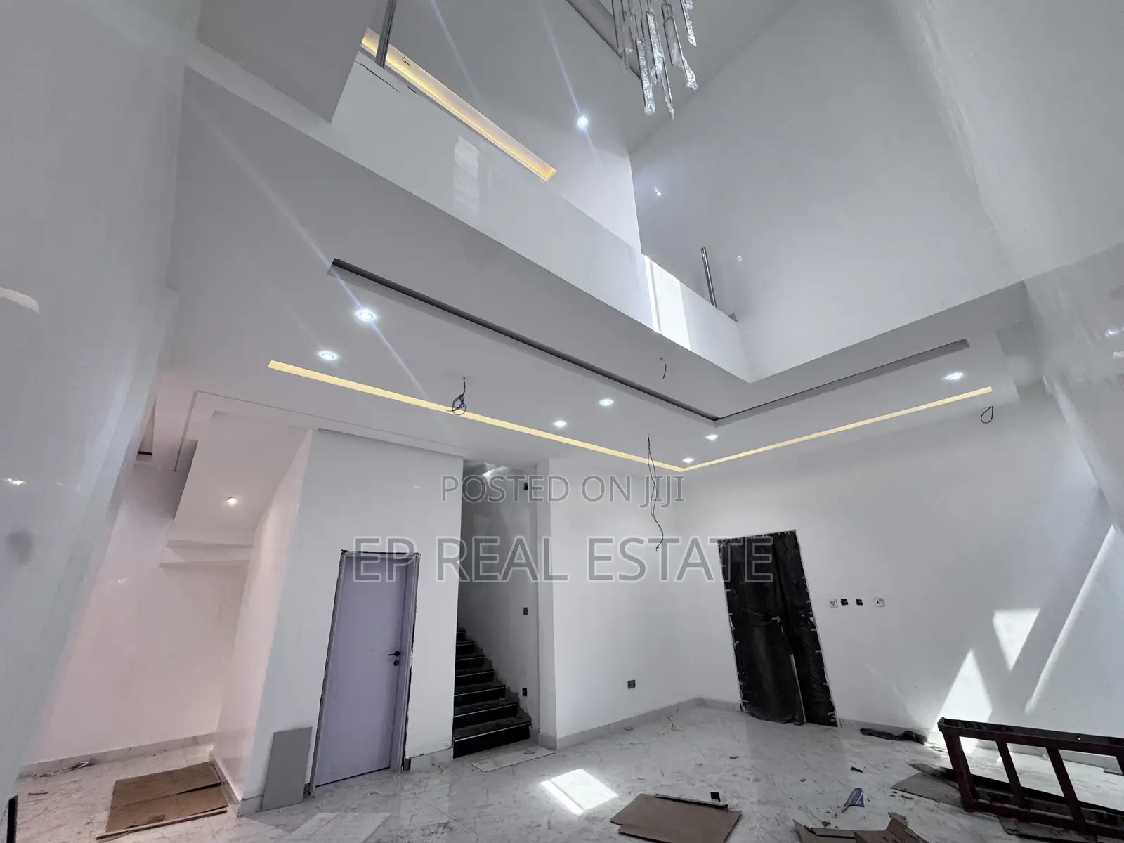 5bdrm Duplex in Apo for sale in Apo District