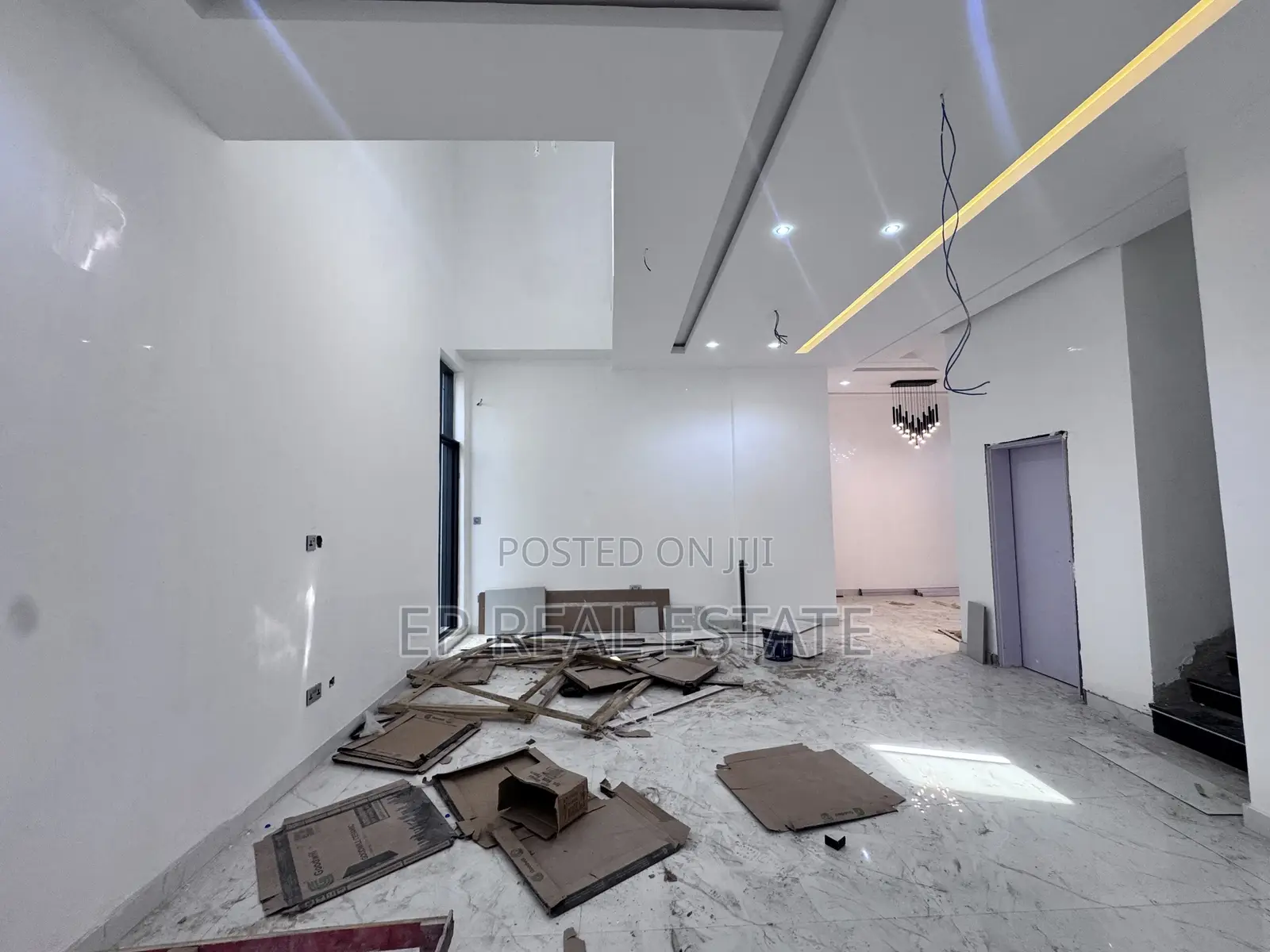 5bdrm Duplex in Apo for sale in Apo District