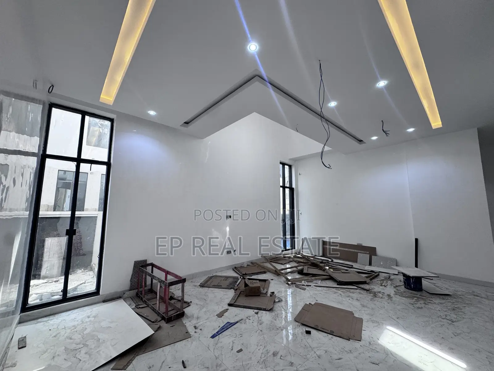 5bdrm Duplex in Apo for sale in Apo District
