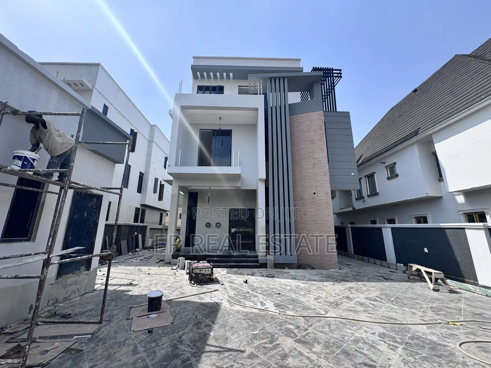5bdrm Duplex in Apo for sale in Apo District