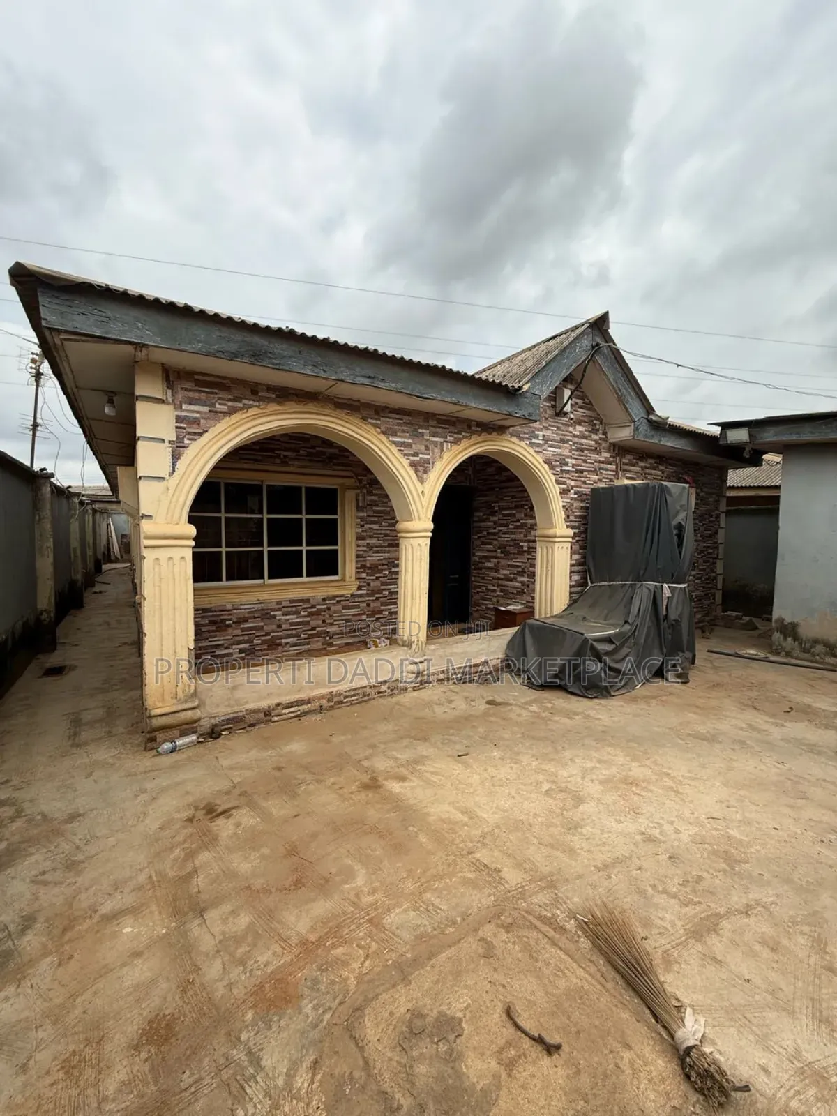 4bdrm Bungalow in Ayobo for sale in Ayobo