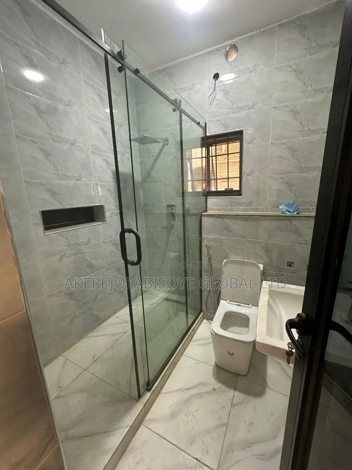 6bdrm Duplex in In An Estate Karsana for sale in Gwarinpa
