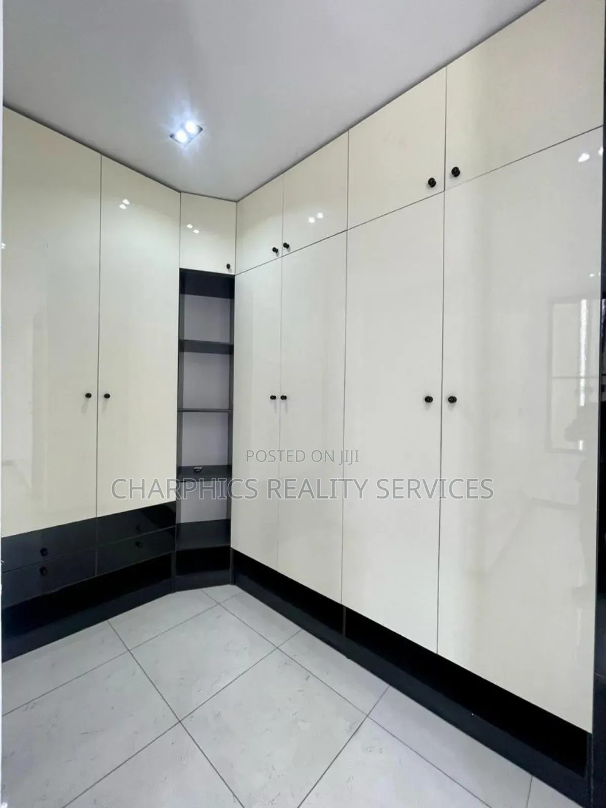 4bdrm Duplex in Ikate for sale in Ikate