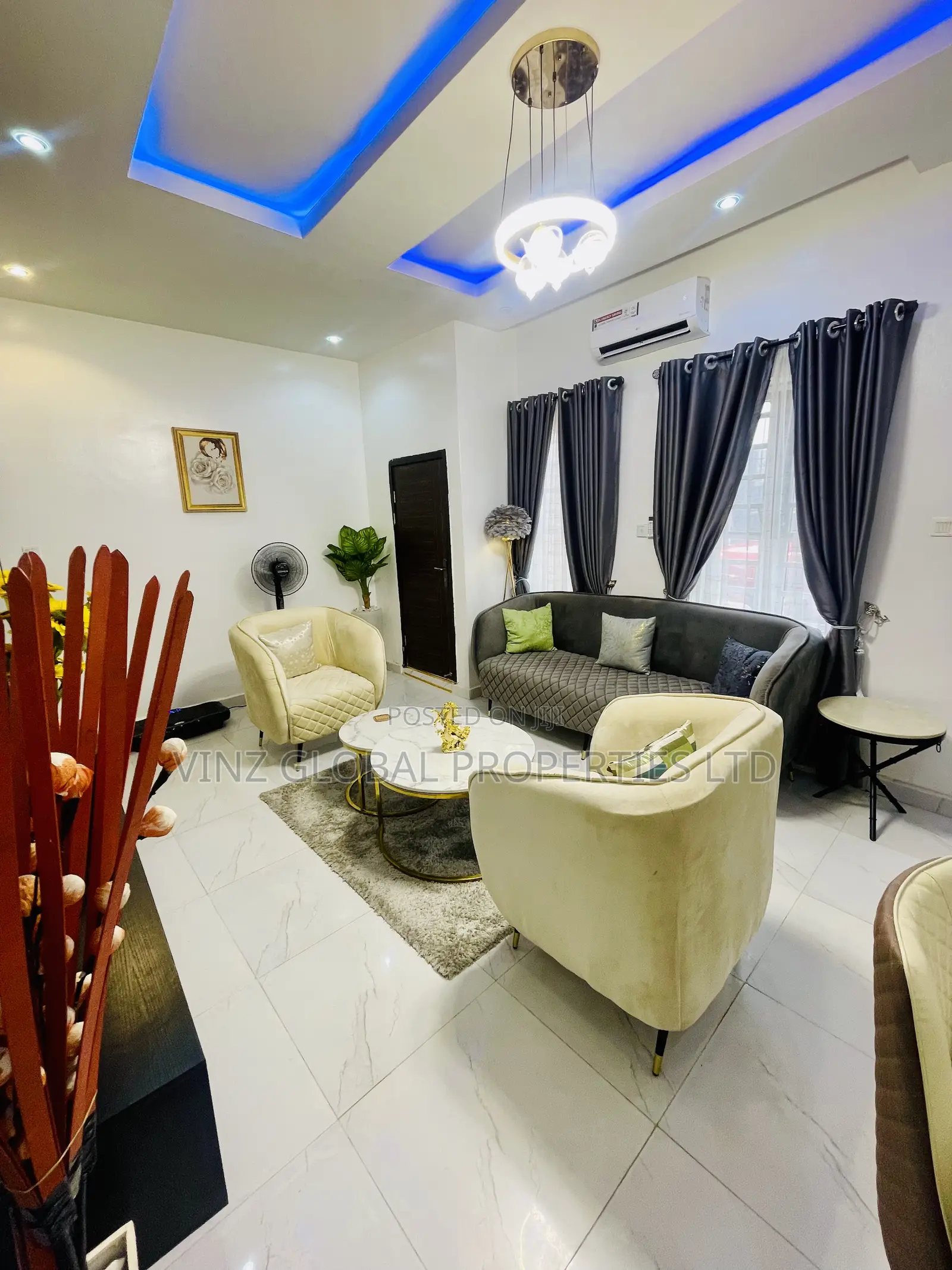 Stunning Luxury 3 Bedroom Apartment With Ps5,Solar Inverter in Ajah